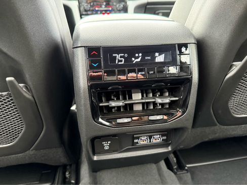 Used 2025 Jeep Grand Cherokee L Altitude image 25