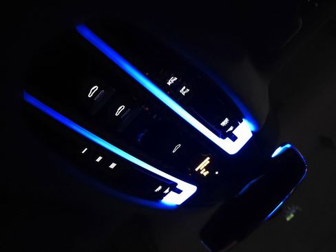 Used 2020 Porsche Panamera 4S image 22