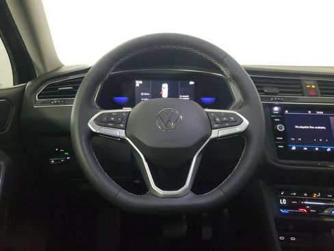 Used 2023 Volkswagen Tiguan SE w/ Panoramic Sunroof Package FWD image 14