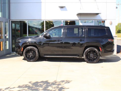 Used 2025 Jeep Wagoneer Series II w/ Premium Group I AWD/4WD image 5