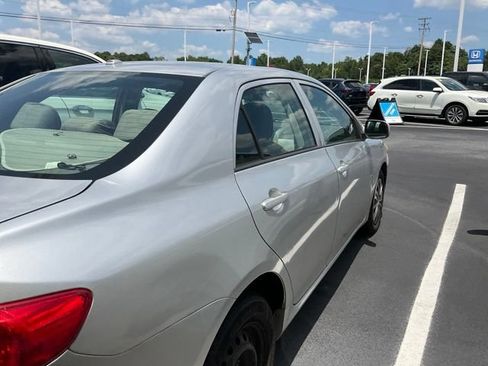 Used 2010 Toyota Corolla LE FWD image 4
