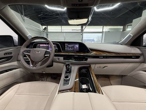 Used 2024 Cadillac Escalade Sport Platinum image 13