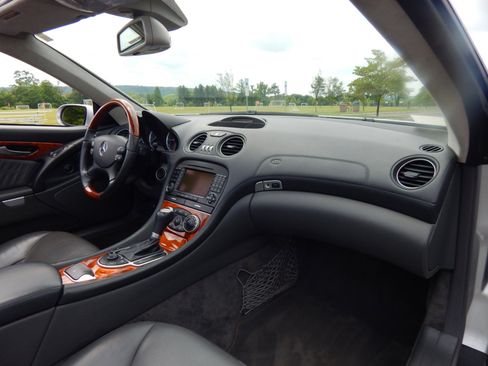 Used 2005 Mercedes-Benz SL 600 w/ AMG Sport Pkg image 39