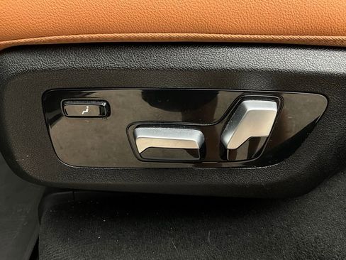 Used 2022 BMW X7 xDrive40i w/ M Sport Package image 13