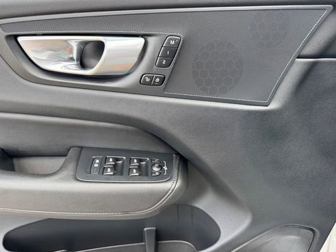 Used 2023 Volvo XC60 B5 Plus image 40