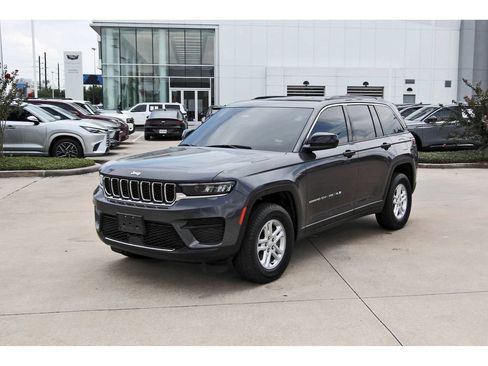 Used 2024 Jeep Grand Cherokee Laredo AWD/4WD image 3