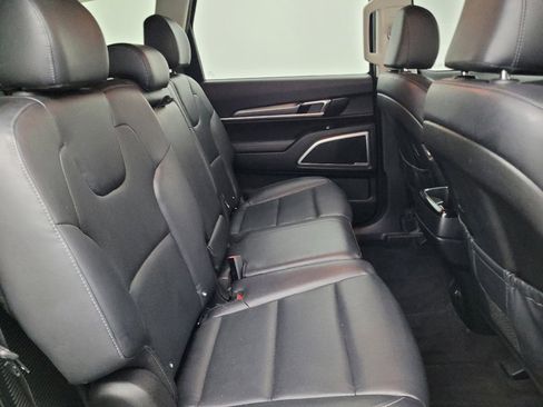 Used 2020 Kia Telluride LX FWD image 19