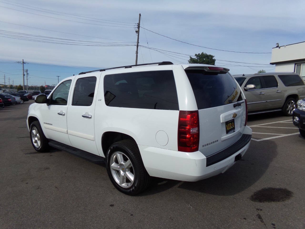 Used 2007 Chevrolet Suburban LTZ w/ LTZ Preferred Equipment Group AWD/4WD image 3