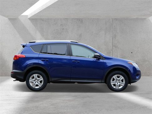 Used 2015 Toyota RAV4 LE image 2