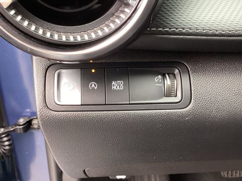 Used 2025 Chevrolet Equinox LT w/ Convenience Package II FWD image 32