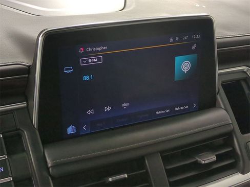 Used 2022 Chevrolet Suburban LT w/ Luxury Package image 13