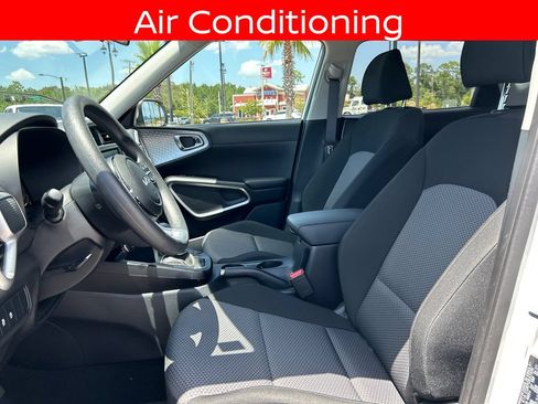 Used 2024 Kia Soul LX w/ Option Group 015 FWD image 13