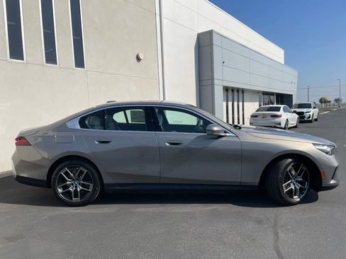 New 2026 BMW i5 eDrive40 image 6