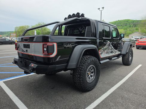 New 2026 Jeep Gladiator Rubicon w/ Steel Power Dome Hood Package AWD/4WD image 3