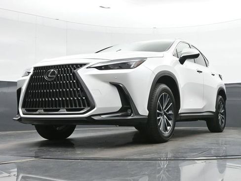 Certified 2025 Lexus NX 250 FWD w/ Premium Package image 32