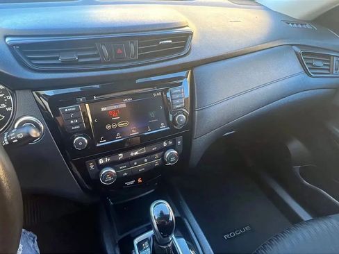 Used 2019 Nissan Rogue SV AWD/4WD image 18