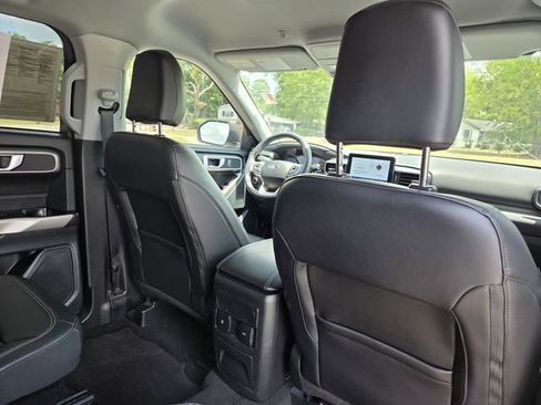 Used 2024 Ford Explorer XLT w/ Equipment Group 202A RWD image 35