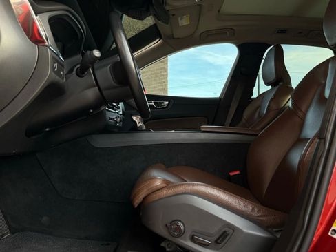Used 2019 Volvo XC60 T5 Momentum w/ Advanced Package image 41