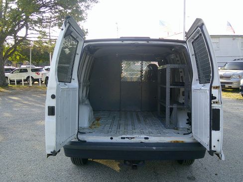 Used 2003 Chevrolet Astro w/ Convenience Pkg image 11