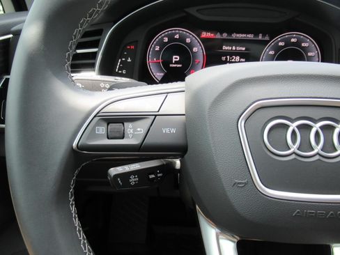 Used 2025 Audi Q7 3.0T Premium Plus AWD/4WD image 25