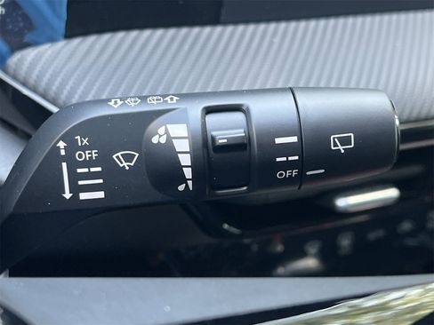 New 2025 Nissan Kicks SR image 13