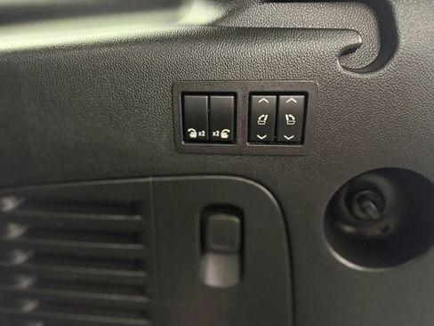 Used 2018 Cadillac Escalade ESV Platinum image 36