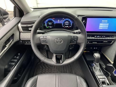 Used 2025 Toyota Camry XLE image 13