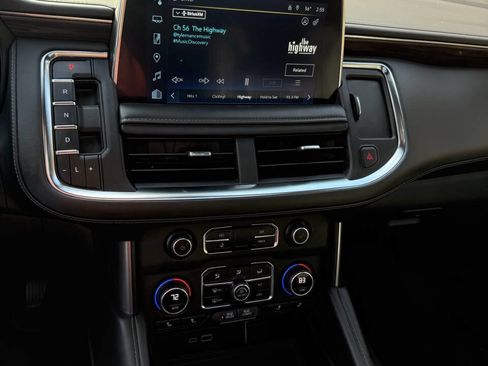 Used 2023 Chevrolet Suburban LT w/ Luxury Package image 12