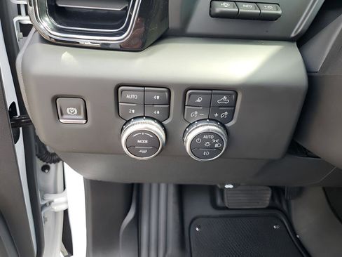 Used 2025 GMC Sierra 1500 AT4X image 32