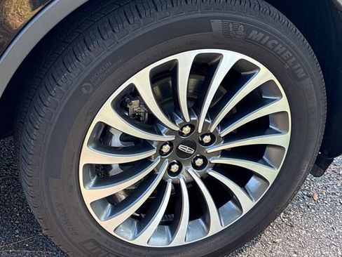 Certified 2024 Lincoln Aviator Reserve AWD/4WD image 16