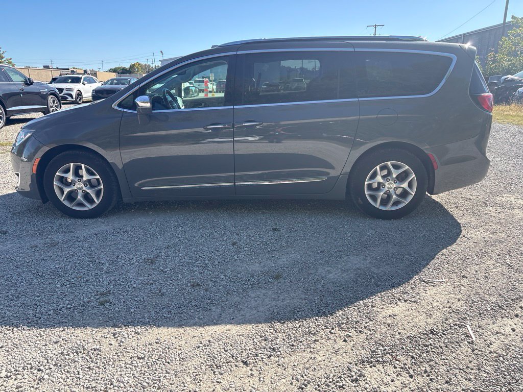 Used 2020 Chrysler Pacifica Limited FWD image 2