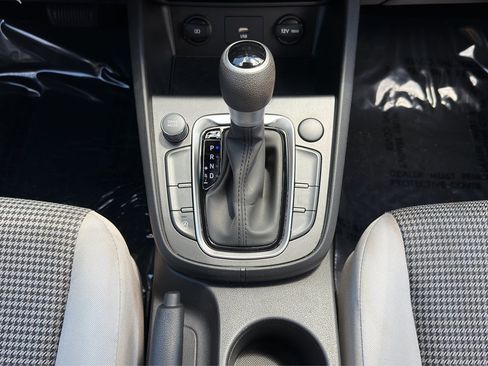Used 2023 Hyundai Kona SE FWD image 17