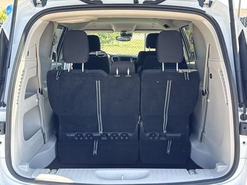 Used 2023 Chrysler Voyager LX FWD image 11