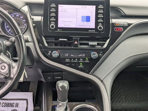 Used 2023 Toyota Camry SE image 12