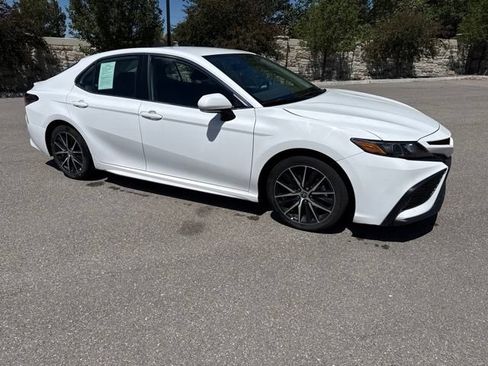 Used 2023 Toyota Camry SE FWD image 11