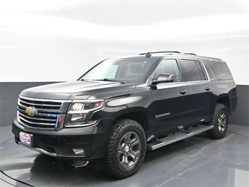 Used 2016 Chevrolet Suburban LT image 1