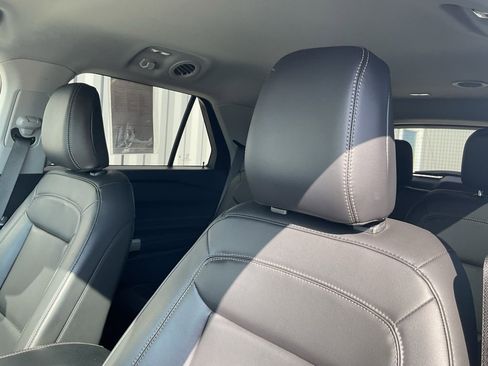 Used 2023 Ford Explorer XLT w/ Equipment Group 202A image 10