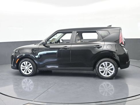 Used 2023 Kia Soul LX FWD image 3