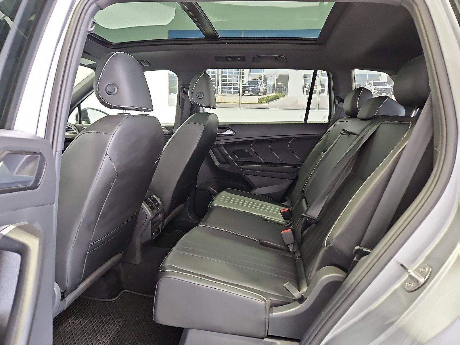 Used 2023 Volkswagen Tiguan SE R-Line FWD image 13