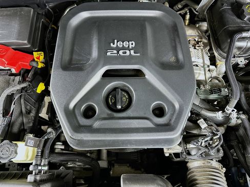 Used 2021 Jeep Wrangler Sahara image 32