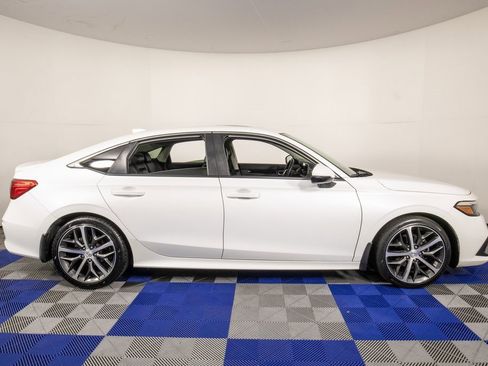 Used 2022 Honda Civic Touring image 4