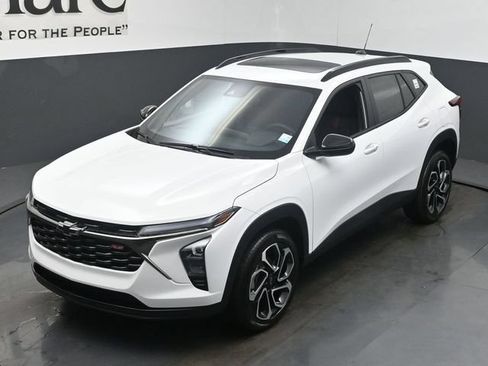 New 2026 Chevrolet Trax RS w/ Sunroof Package FWD image 23