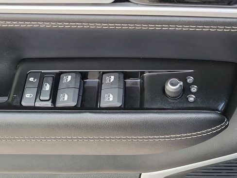 Used 2022 Jeep Wagoneer Series II AWD/4WD image 22