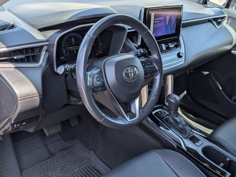 Used 2023 Toyota Corolla Cross XLE w/ Convenience Package FWD image 14