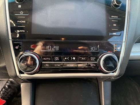Used 2019 Subaru Outback 2.5i Premium image 11