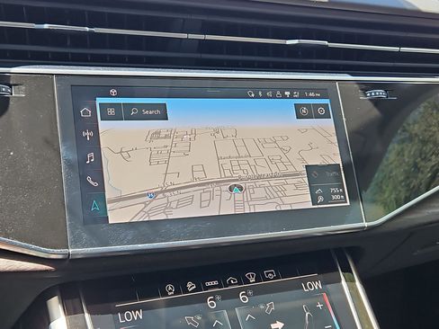 Used 2021 Audi Q8 Prestige w/ Prestige Package image 19