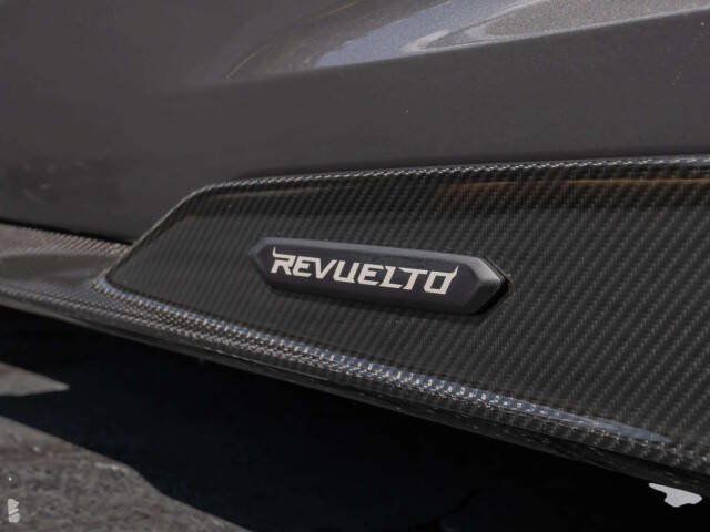 Used 2025 Lamborghini Revuelto AWD/4WD image 37