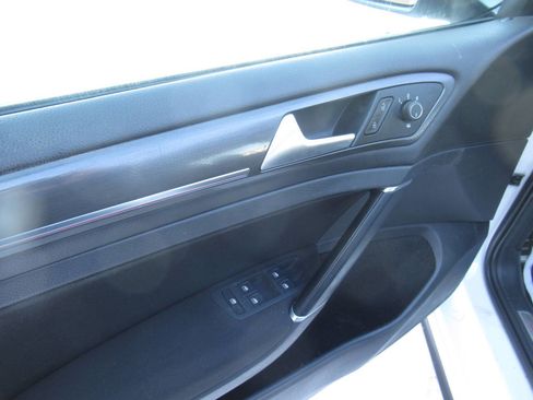 Used 2020 Volkswagen Golf 4-Door image 16