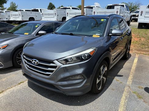 Used 2018 Hyundai Tucson Value FWD image 3