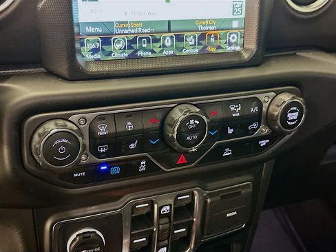 Used 2023 Jeep Wrangler Unlimited Sahara w/ Cold Weather Group AWD/4WD image 24